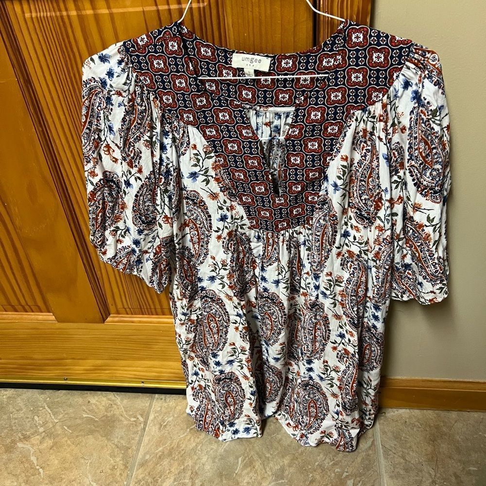 Umgee size small printed blouse